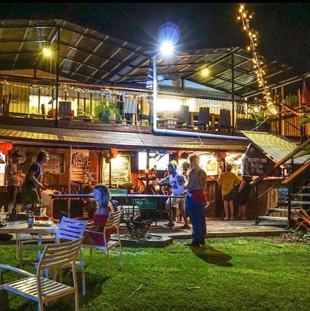Backpackers * Gladstone
