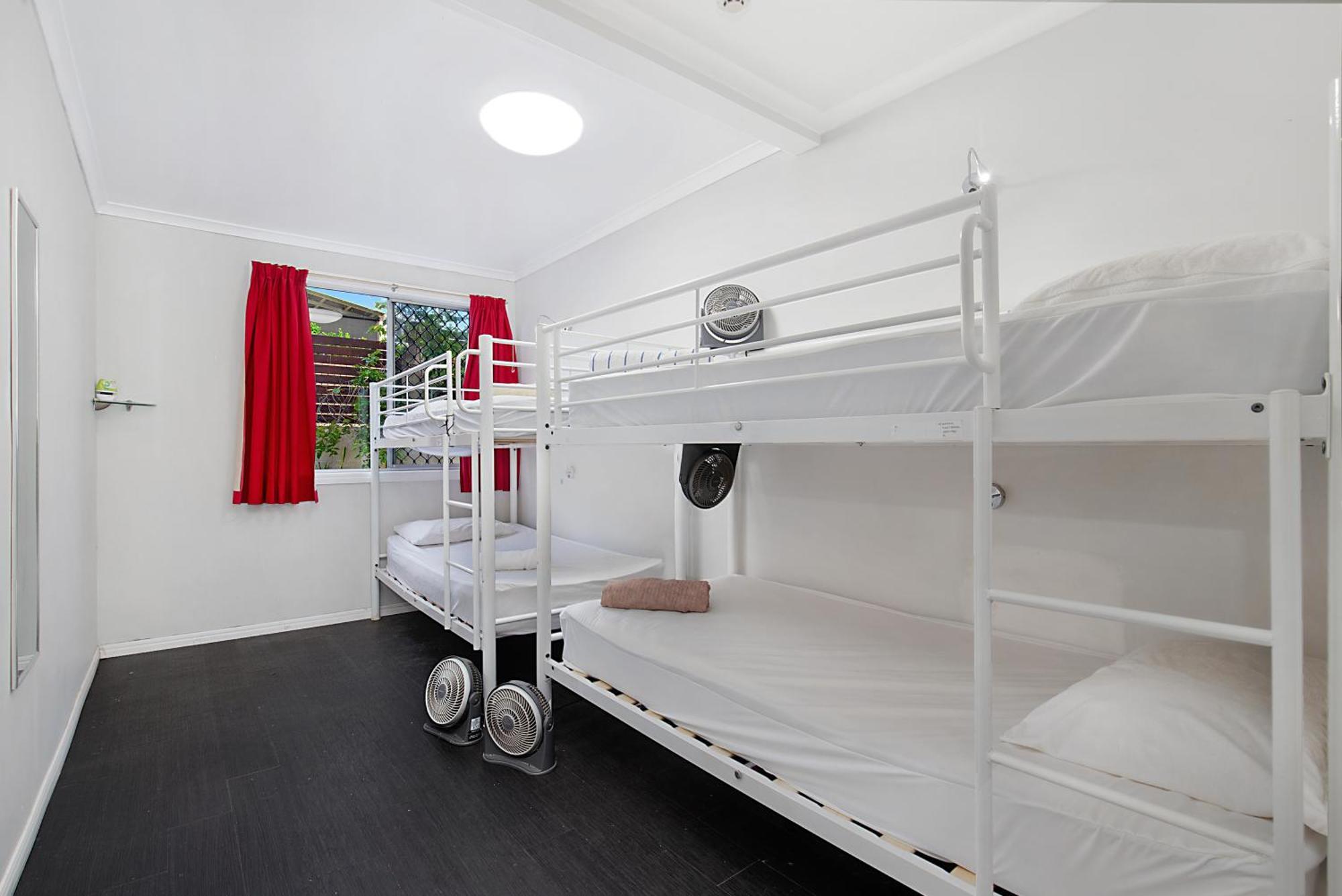 Backpackers * Gladstone